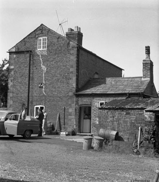 Frodsham: Farm buildings 
