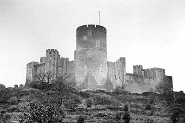 Peckforton: Peckforton Castle 	