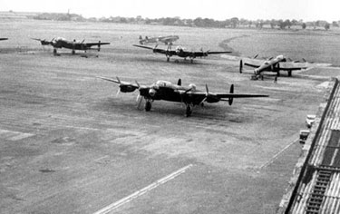 Woodford: Woodford Aerodrome, Lancaster Bombers 	