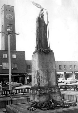 Crewe: Market Square, War Memorial