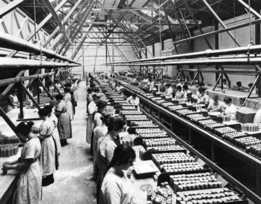Salt Industry: Salt packing at H E Falk's Salt Union Ltd