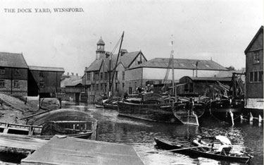 Winsford: Weaver flats and packets at the Crosses dockyard