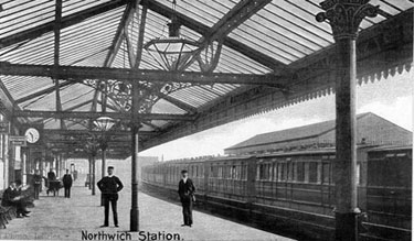 Northwich: Manchester line platform