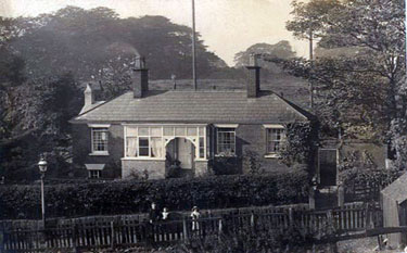 Northwich: House in grounds