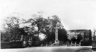 Northwich : The Cenotaph near the parish church
