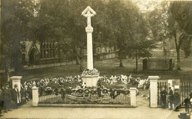 Nantwich: War Memorial off The Square