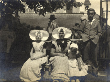 Place unknown: Unidentified family