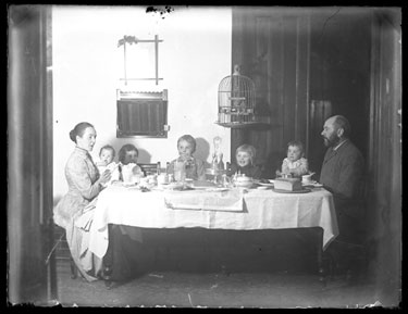 USA, New York, Bayridge: Family meal with pet bird