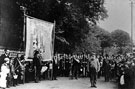 View: FD03237 Frodsham: Friendly Society Procession on Walking Day above Castle Park Gates. 