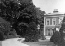 View: FD03288 Frodsham: Castle Park House and Drive