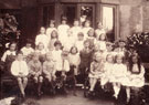 View: p0922 Photograph of a class of school children.